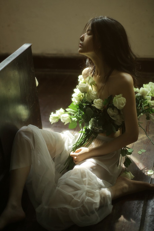 GirlAndFlower 362.jpg